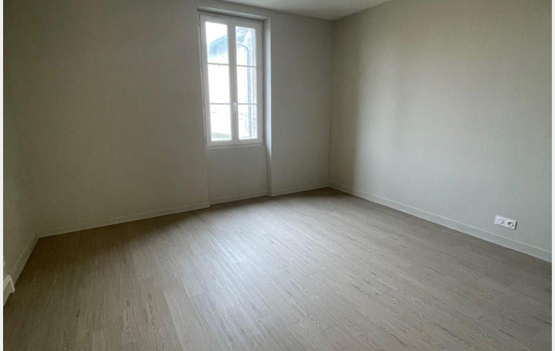 BOUTIN MATTHIAS : Maison / Villa | SAINT-YZAN-DE-SOUDIAC (33920) | 66 m2 | 520 € 