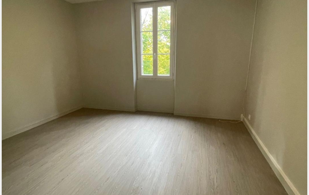 BOUTIN MATTHIAS : Maison / Villa | SAINT-YZAN-DE-SOUDIAC (33920) | 66 m2 | 520 € 