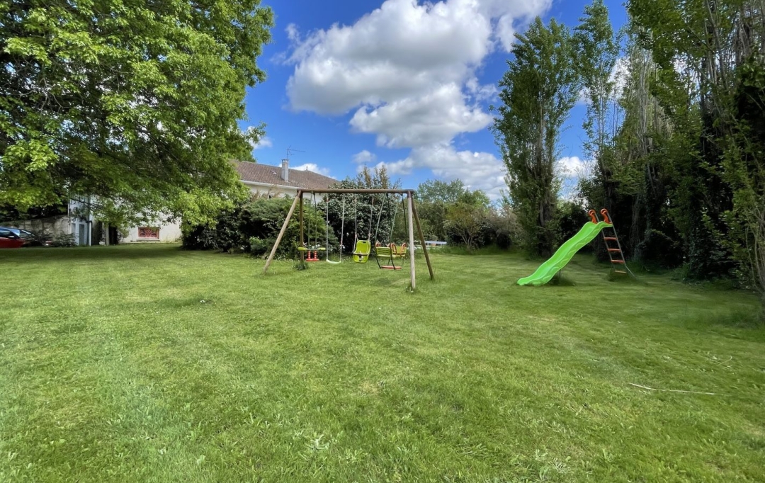BOUTIN MATTHIAS : Maison / Villa | SAINTE-EULALIE (33560) | 186 m2 | 1 844 € 